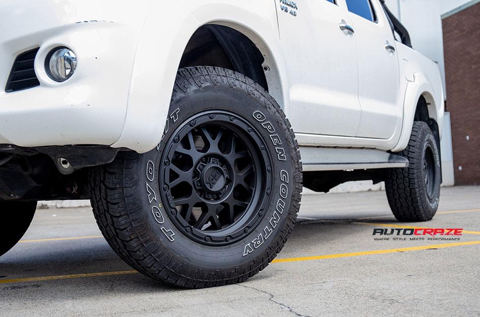 TOYOTA HILUX N70 4WD GRENADE SATIN BLACK